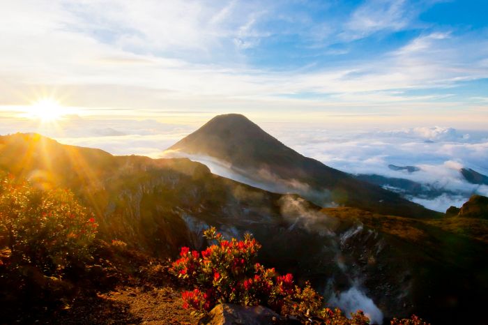 Gunung sibayak hiking