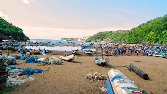 6 Hal yang Bisa Kamu Lakukan di Pantai Baron Yogyakarta
