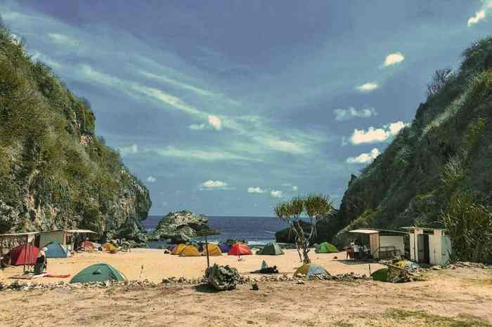 Pantai Wediombo | Lokasi, Akses dan Harga Tiket Masuk | WidyaLoka Wisata Biaya parkir Pantai Wediombo