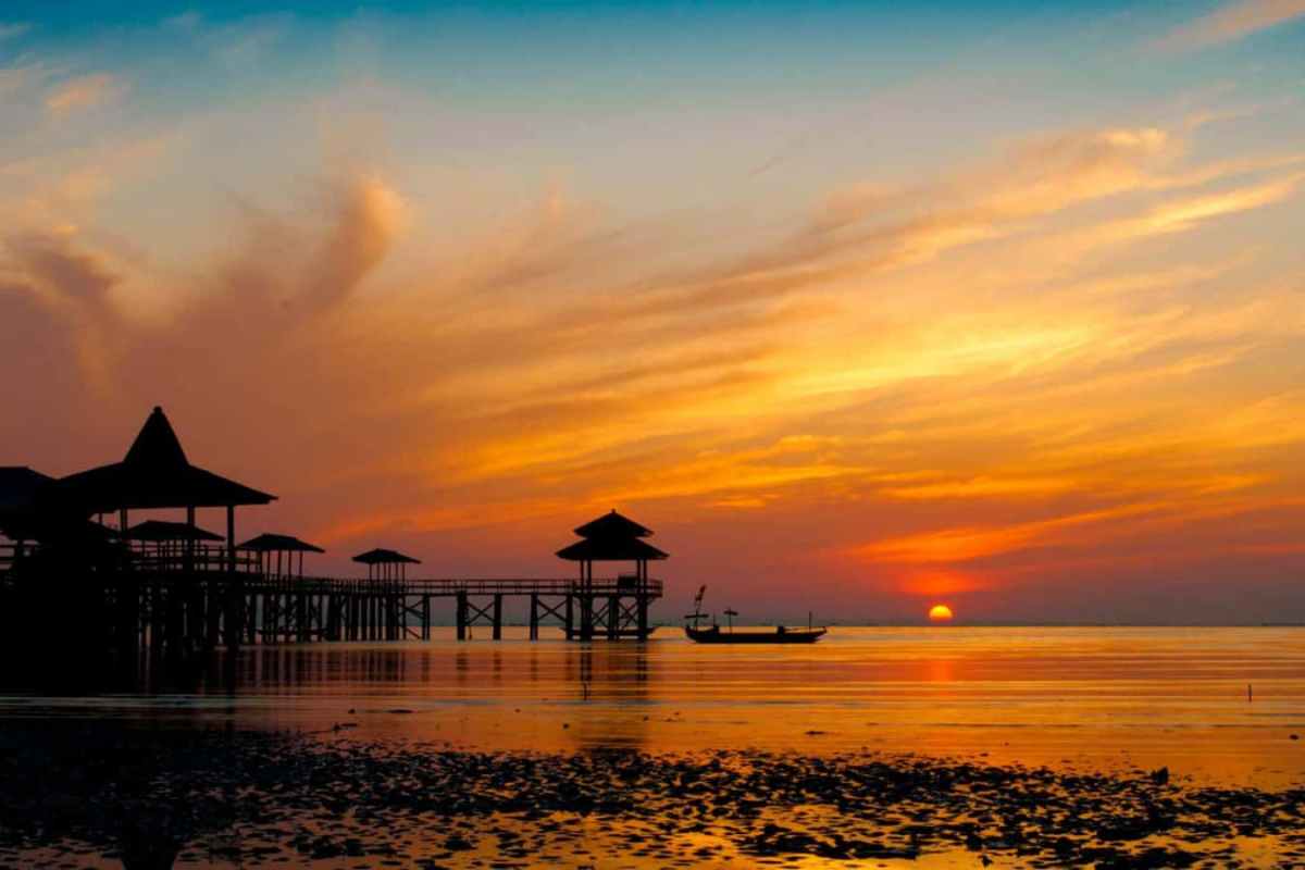 Download Pantai Sunset View Picture | Wallpapers.com